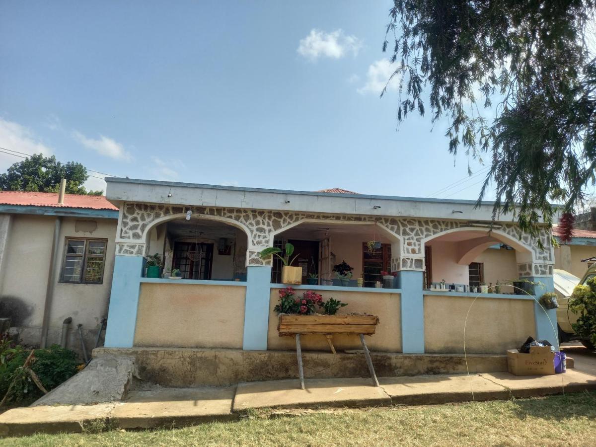 Emmy'S Backpackers Hostel Iringa Exterior photo