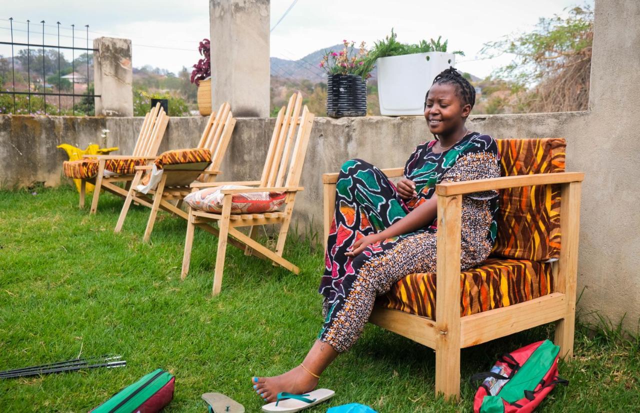 Emmy'S Backpackers Hostel Iringa Exterior photo
